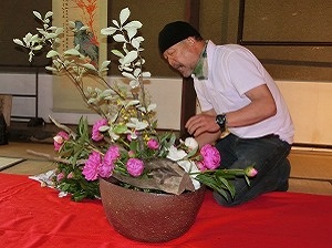 Flower Arrangement Performed in Hirokane Residence