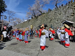 Dancing before Opening Ceremony of Tsuyama Cherry Blossom Festival